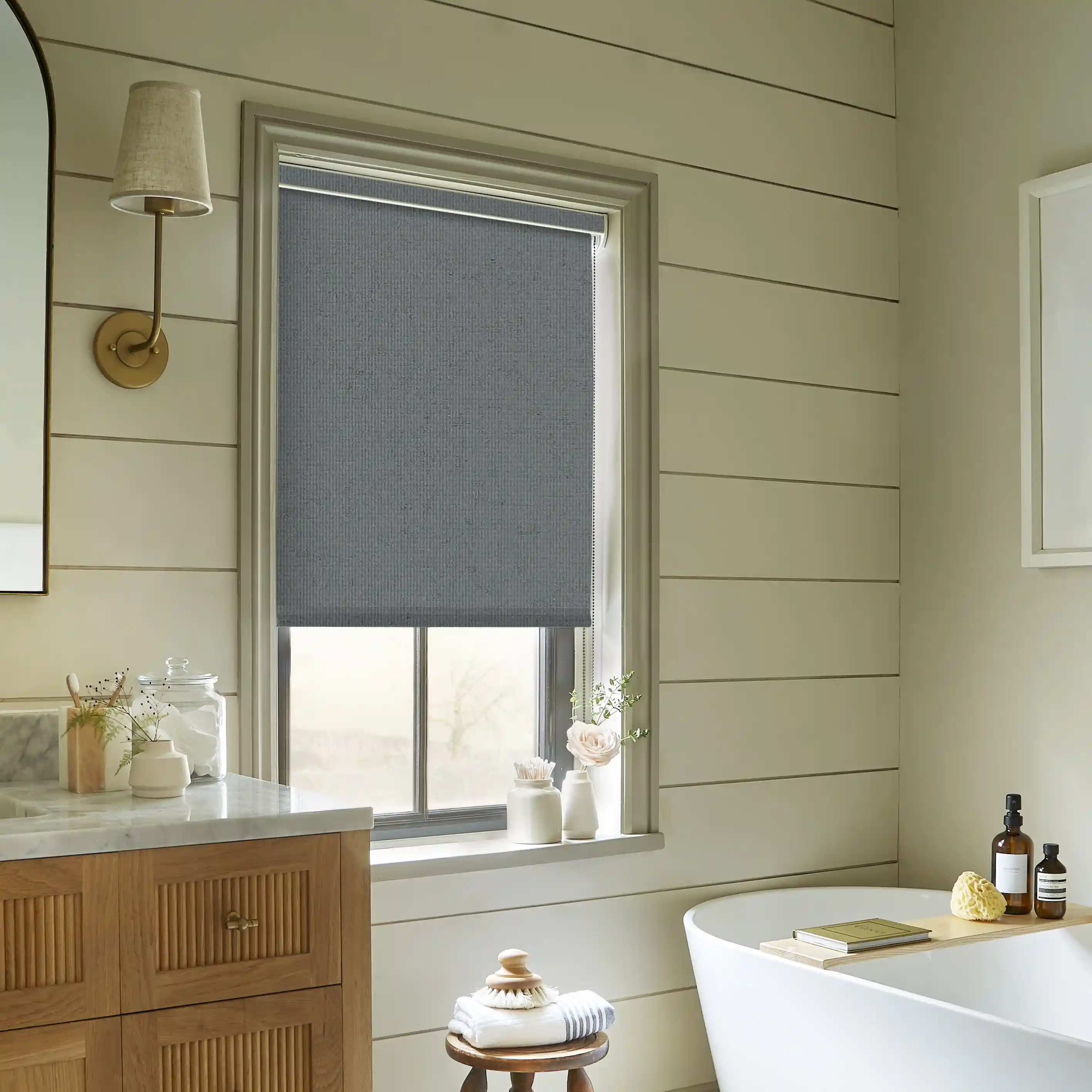Upgrade your home with stylish roller blinds. Affordable options in various colors and sizes – order now!